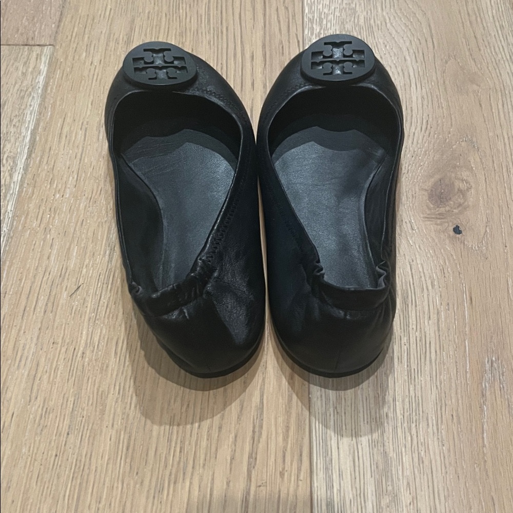 Tory Burch Black Leather Logo Ballet Flats - Picture 4 of 9